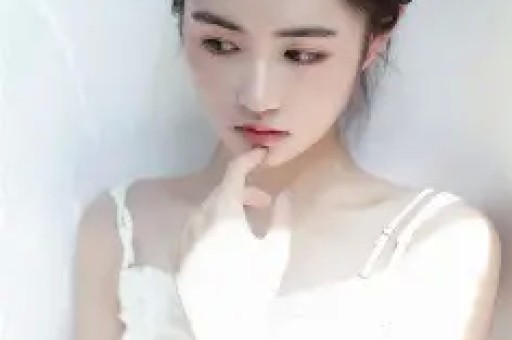 黄一鸣遛狗不牵绳和路人发生争吵大喊自己是网红