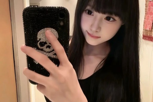 女网红开“绿茶速成班”发布擦边内容被处罚