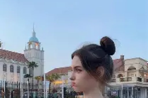 女网红和男友旅游只发单人照并对外称单身男友账号被扒出